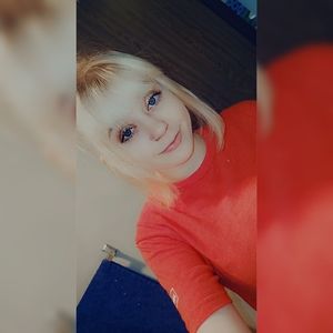 Meet your Posher, Larissa